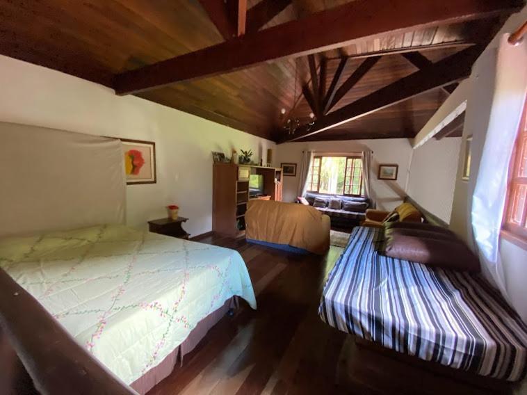 Lumiar Colonial Chalet: Riverside Retreat with Private Deck Exterior photo