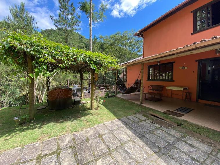 Lumiar Colonial Chalet: Riverside Retreat with Private Deck Exterior photo